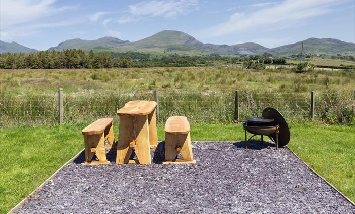 Luxury Glamping Pod with panoramic views of the Snowdonia Mountain range.  Sit and relax outside this Pod and enjoy the peaceful and stunning views.